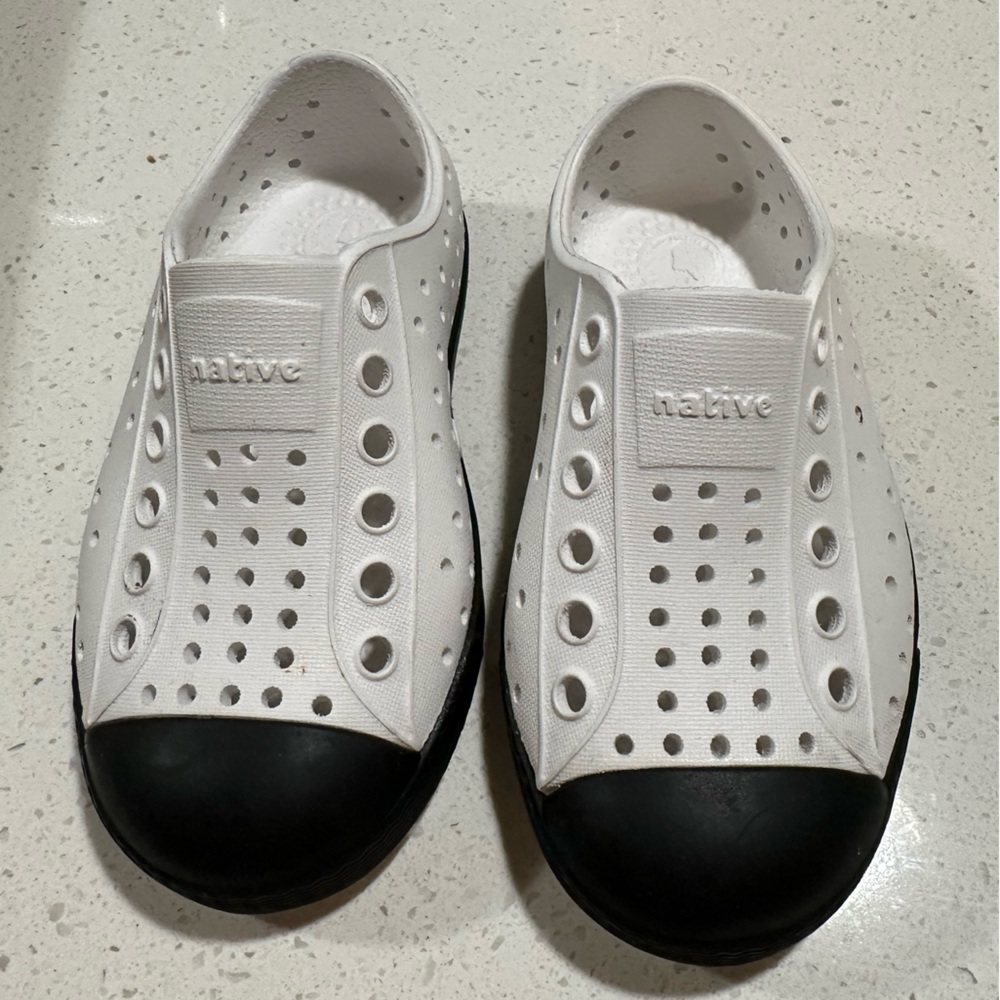 New in box native shoes waterproof toddler Jefferson c7